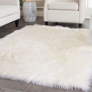 Faux sheepskin like rug